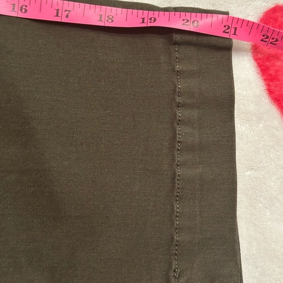 NWT Westbound Petite Size CHINO Crop
High Rise Slim - Picture 8 of 15